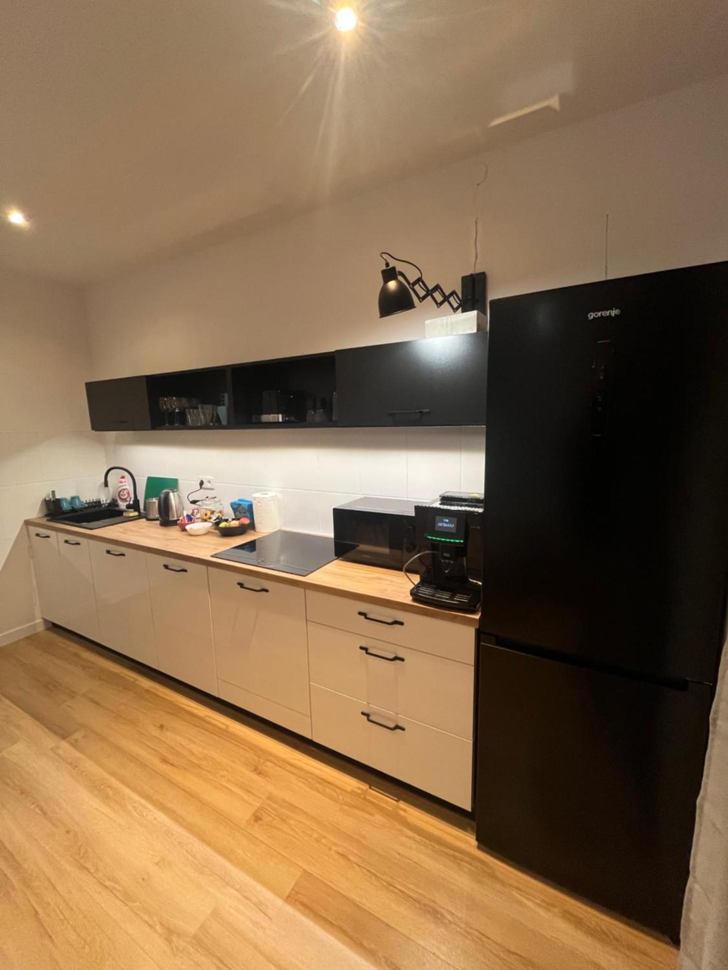 Terminal Family Airport Hostel Poznan Ngoại thất bức ảnh