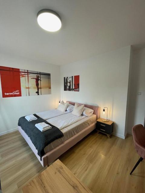 Terminal Family Airport Hostel Poznan Ngoại thất bức ảnh