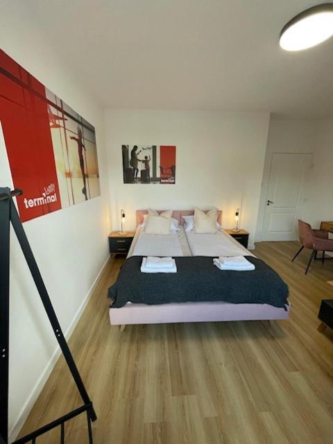 Terminal Family Airport Hostel Poznan Ngoại thất bức ảnh