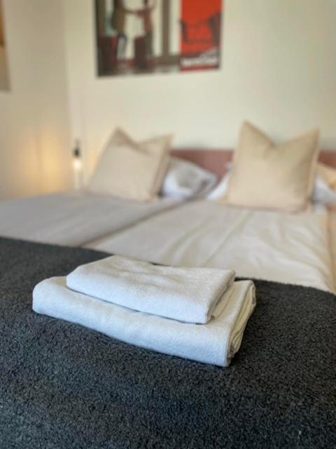 Terminal Family Airport Hostel Poznan Ngoại thất bức ảnh