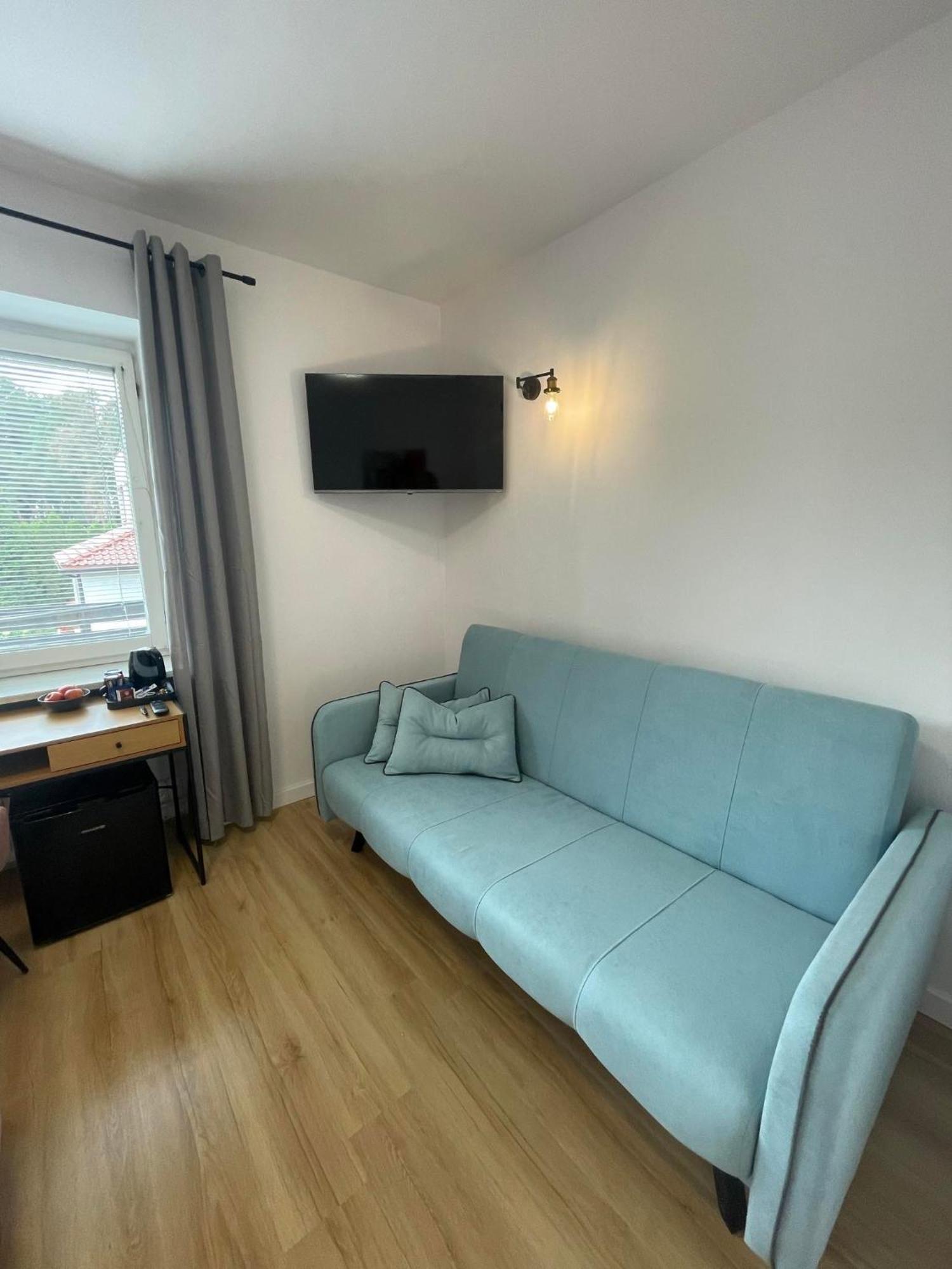 Terminal Family Airport Hostel Poznan Ngoại thất bức ảnh