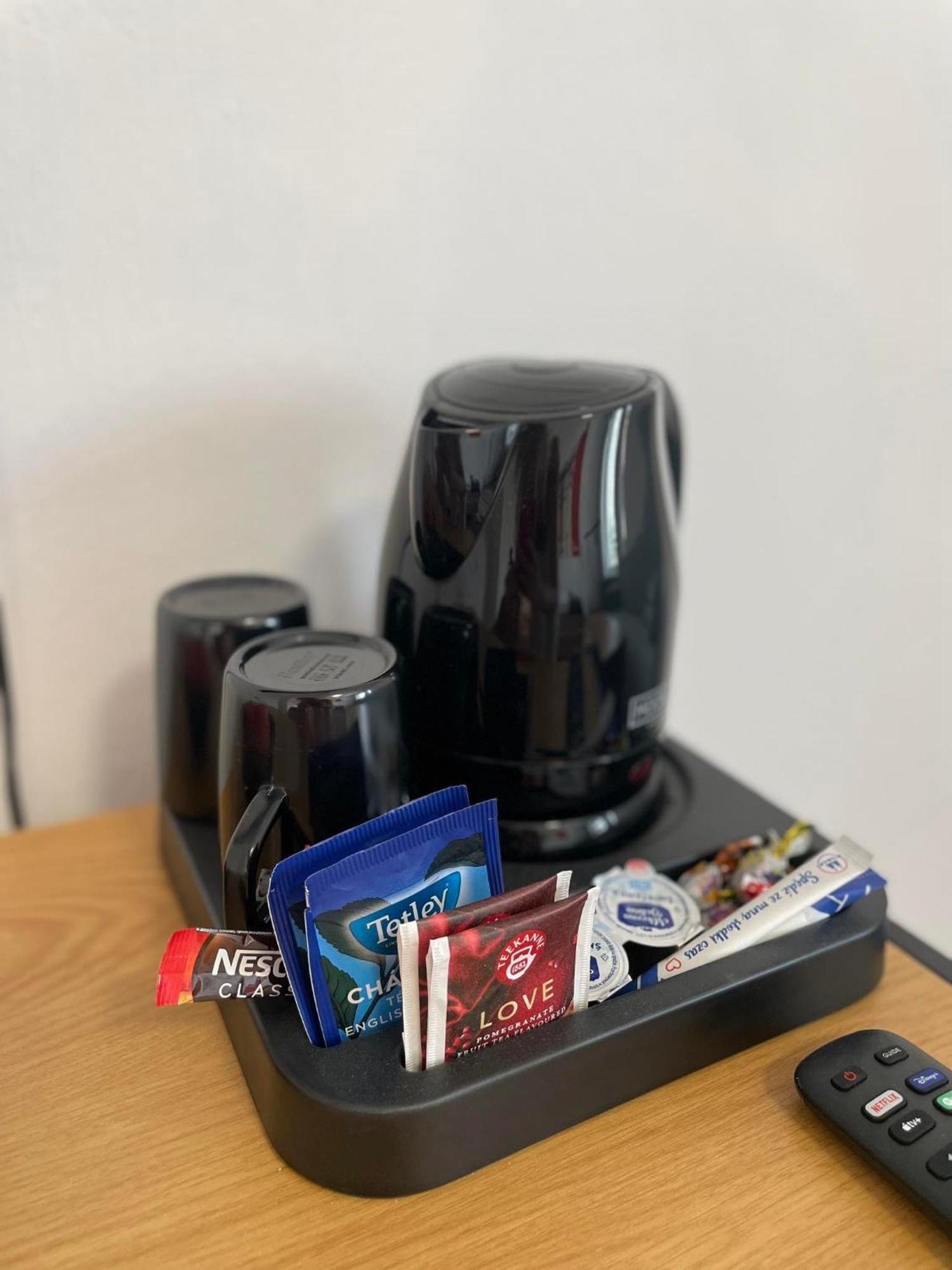 Terminal Family Airport Hostel Poznan Ngoại thất bức ảnh